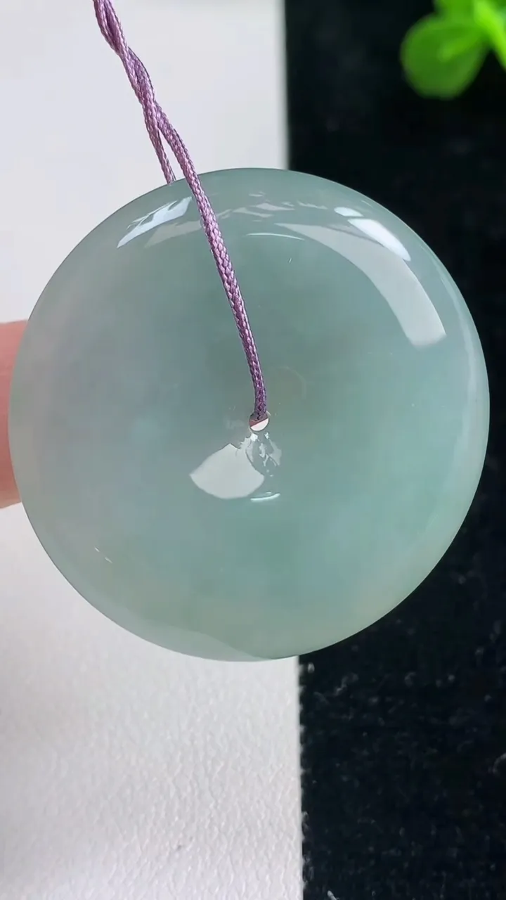 天然A货翡翠平安扣吊坠，尺寸36.5-6，重量:17.35g
9月6日