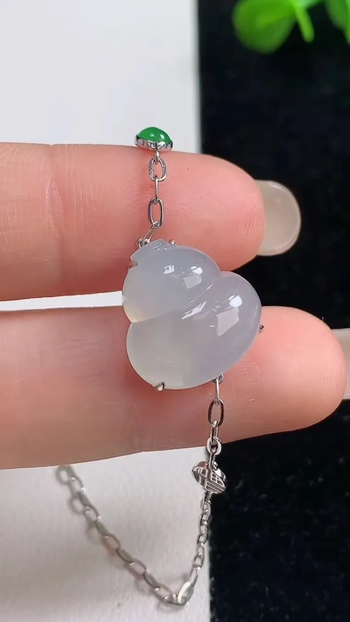 天然A货翡翠种白冰葫芦手链，尺寸14.5-14.2-7，重量:3.48g
9月6日