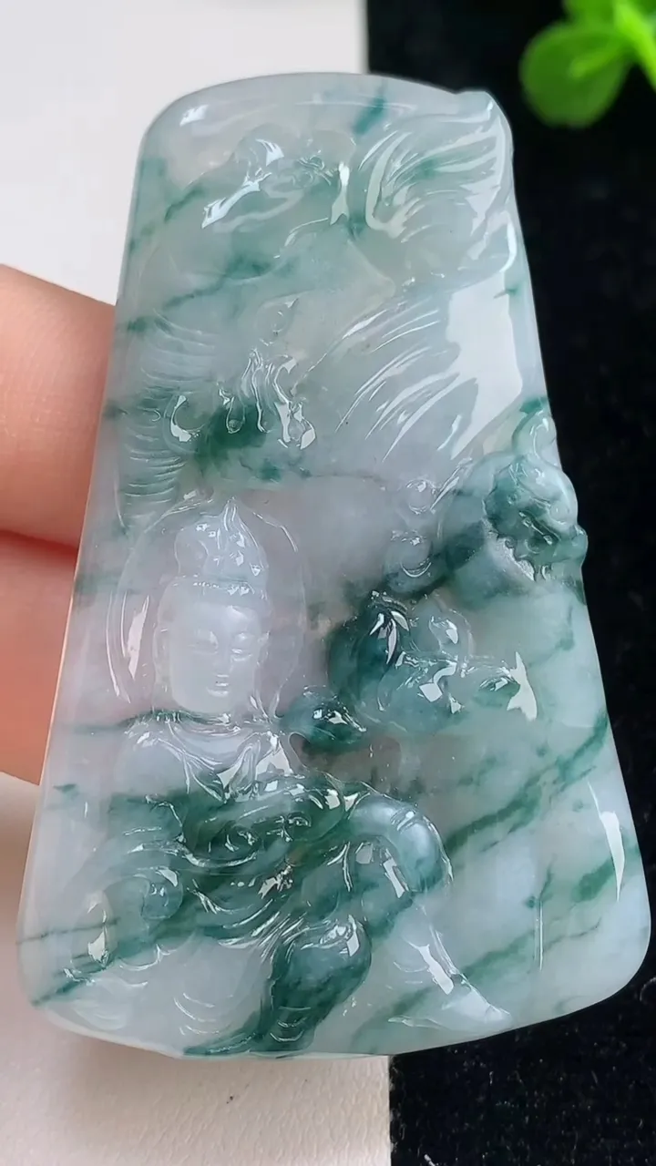 天然A货翡翠冰种飘花普贤菩萨吊坠，尺寸62.3-39.6-4.8，重量:23.64g
9月6日