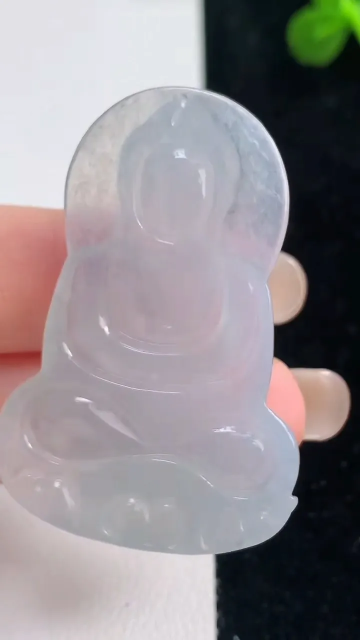 天然A货翡翠大日如来吊坠，尺寸46-30.8-5.2，重量:12.67g
9月6日