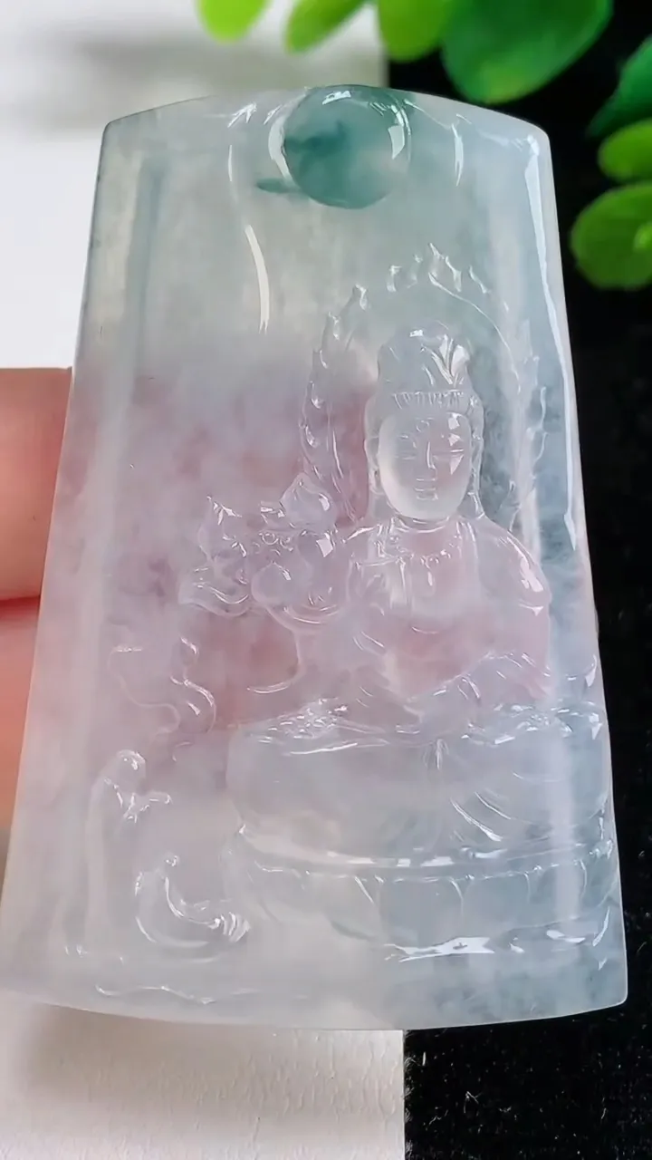 天然A货翡翠种飘花大势至观音菩萨吊坠，尺寸60.7-39.7-4.4，重量:26.76g
9月6日