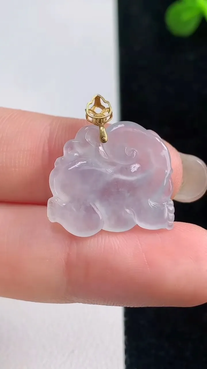 天然A货翡翠种白冰小象吊坠，尺寸16-19.8-3，重量:2.30g
9月6日