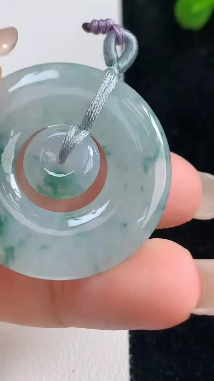 天然A货翡翠冰种飘花母子平安扣吊坠，尺寸24.2-4，重量:10.74g
9月6日