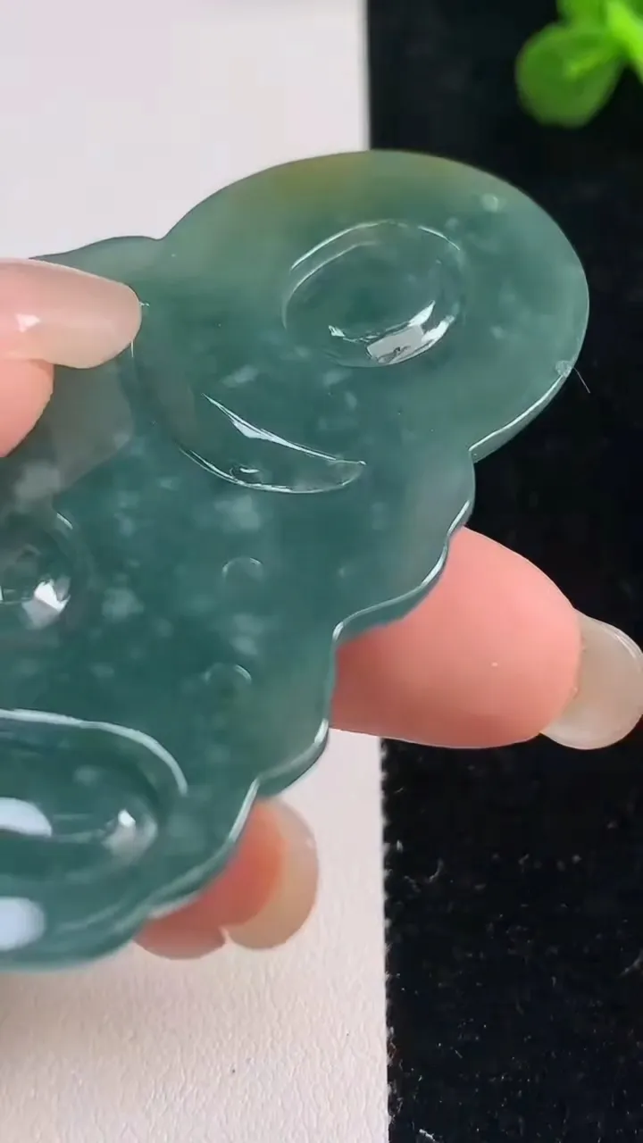 天然A货翡翠蓝水度母吊坠，尺寸70.5-42-8.5，重:41.22g
9月6日