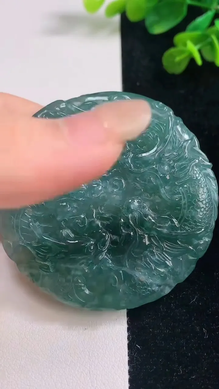 天然A货翡翠蓝水九龙至尊 龙牌吊坠，尺寸58.7-9，重:56.90g
9月6日