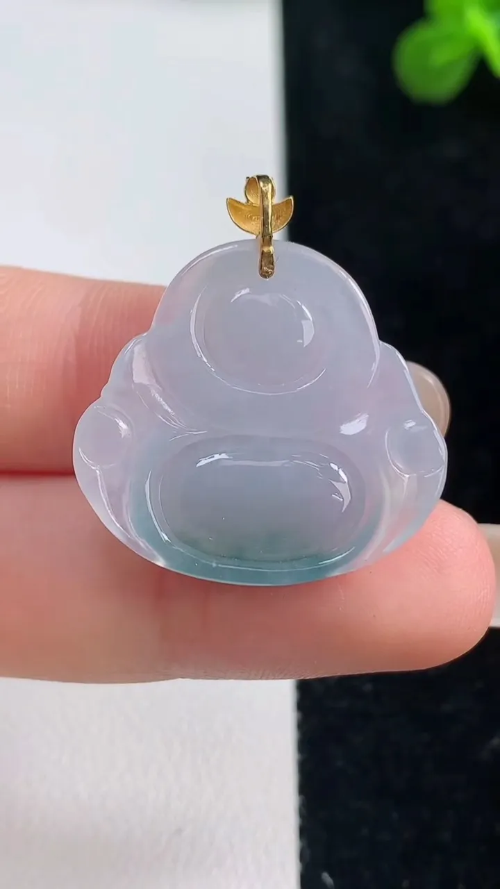 天然A货翡翠种飘花佛公吊坠，尺寸23.7-25.4-4.7，重量:4.59g
9月6日