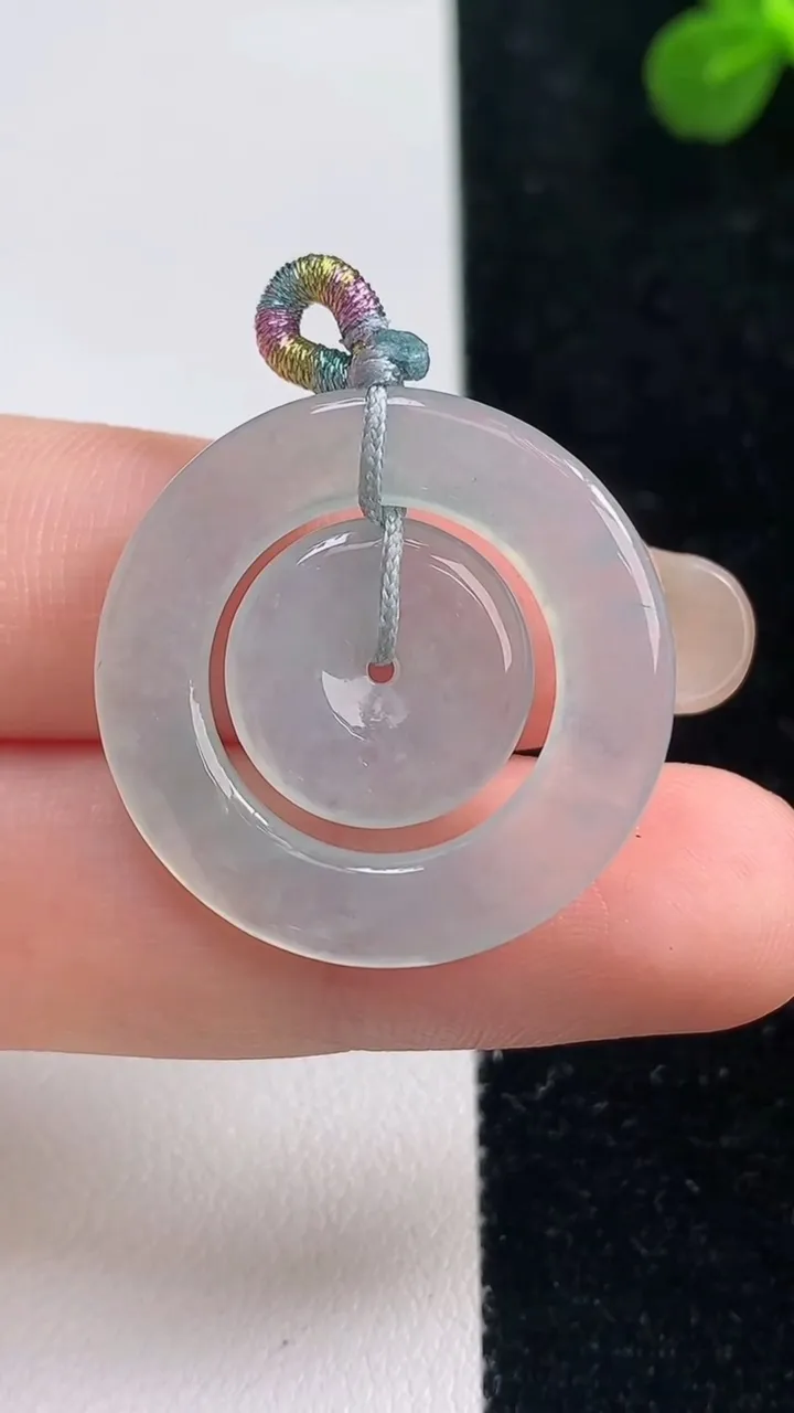 天然A货翡翠母子平安扣吊坠，尺寸26.8-2.7，重量:4.39g
9月6日
