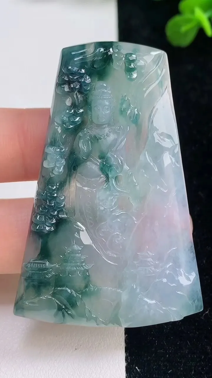 天然A货翡翠冰种飘花山水大势至观音菩萨吊坠，尺寸56.5-37.2-5.2，重量:22.24g
9月