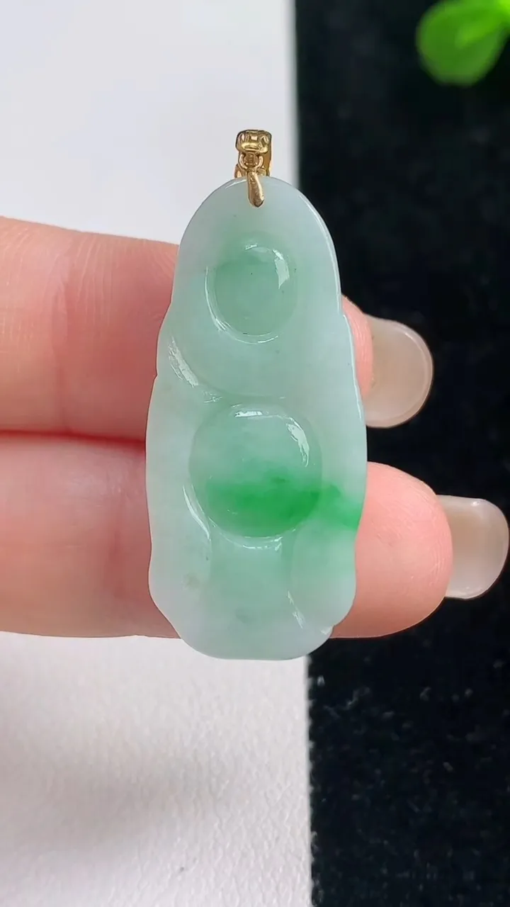 天然A货翡翠站佛 佛公吊坠，尺寸31.8-15.2-4.7，重量:4.67g
9月6日