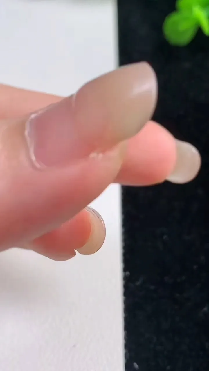 天然A货翡翠种飘花平安扣吊坠，尺寸28-4.3，重量:7.86g
9月6日