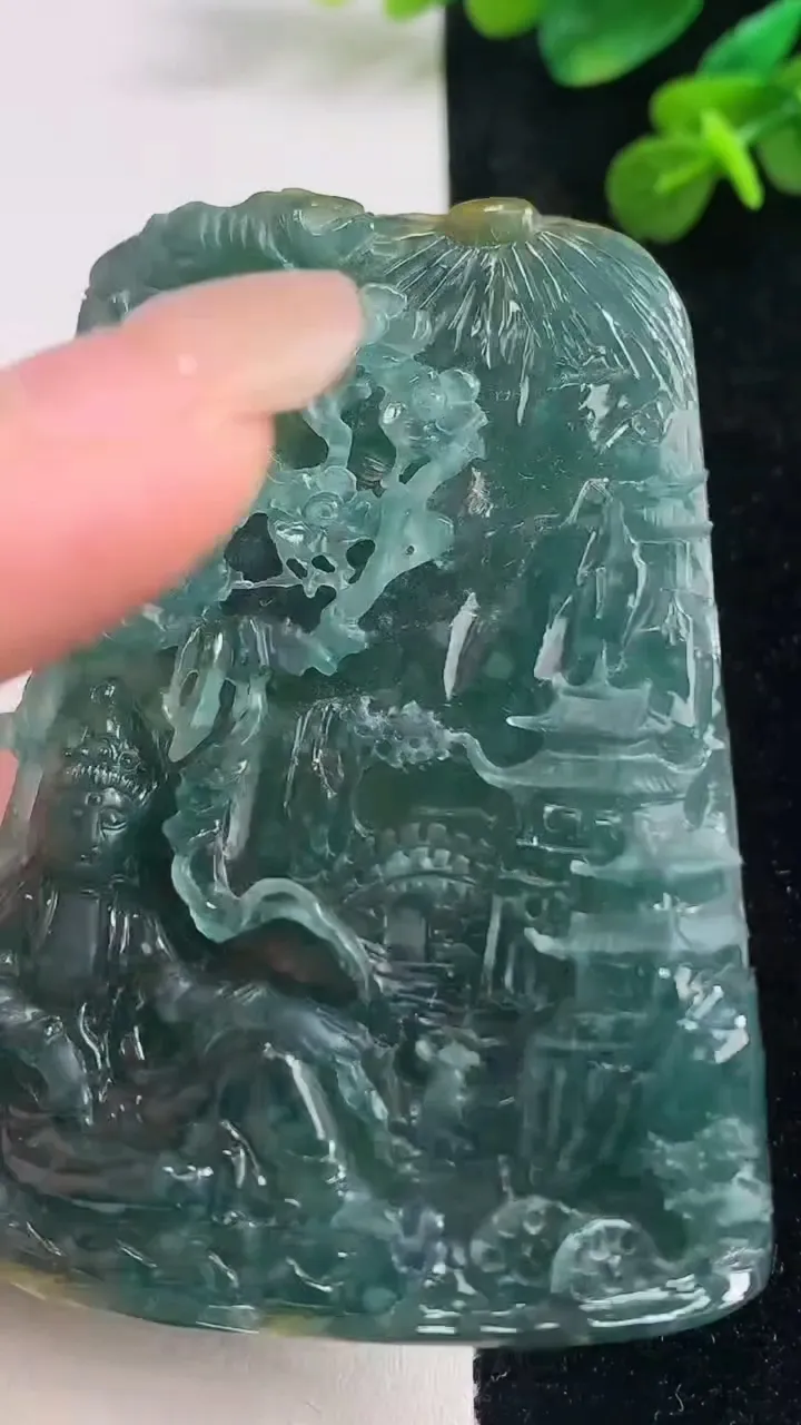 天然A货翡翠蓝水双彩山水观音菩萨吊坠，尺寸69-50-9，重:65.09g
9月6日