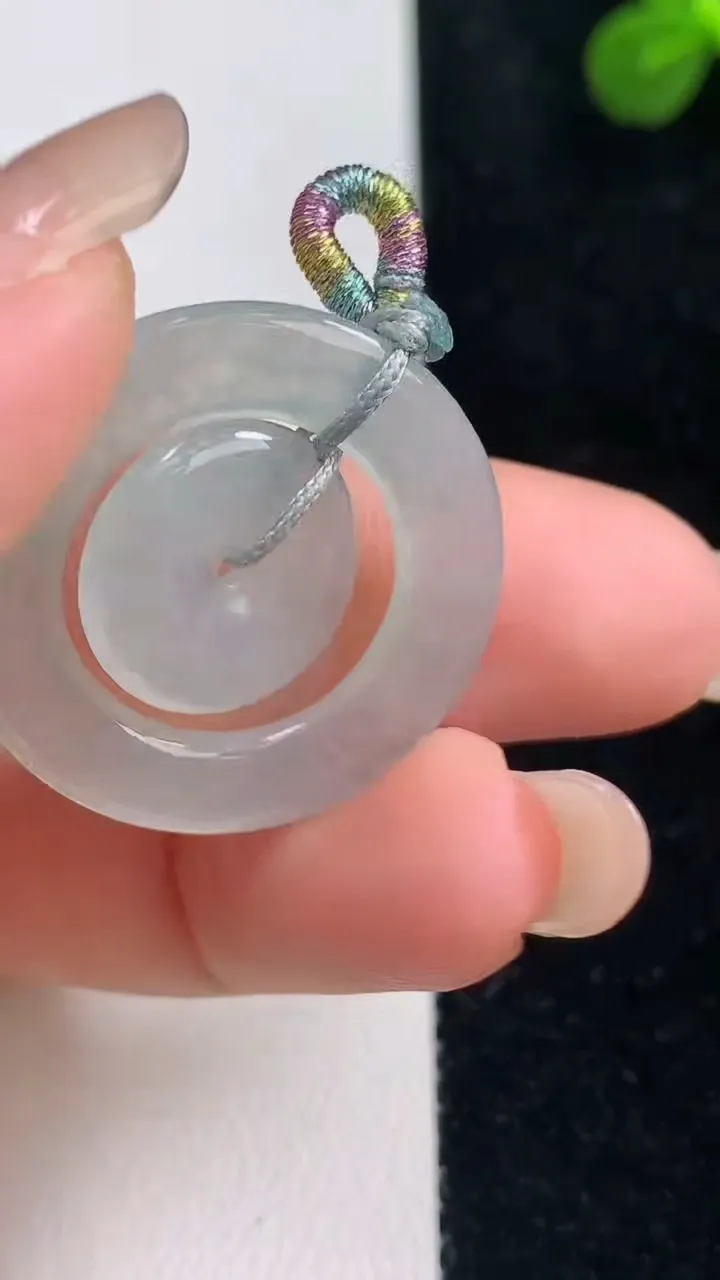 天然A货翡翠母子平安扣吊坠，尺寸26.8-2.7，重量:4.39g
9月6日