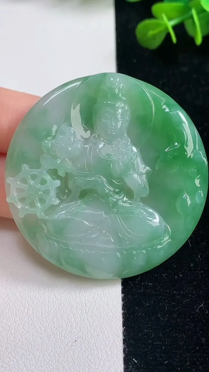 天然A货翡翠大势至观音菩萨吊坠，尺寸49.5-5，重量:28.87g
9月6日
