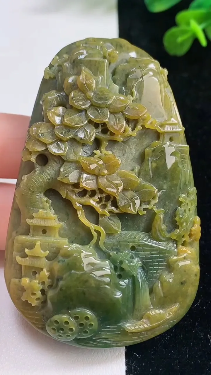 天然A货翡翠蓝水双彩山水牌吊坠，尺寸72.6-46-14，重:86.64g
9月6日