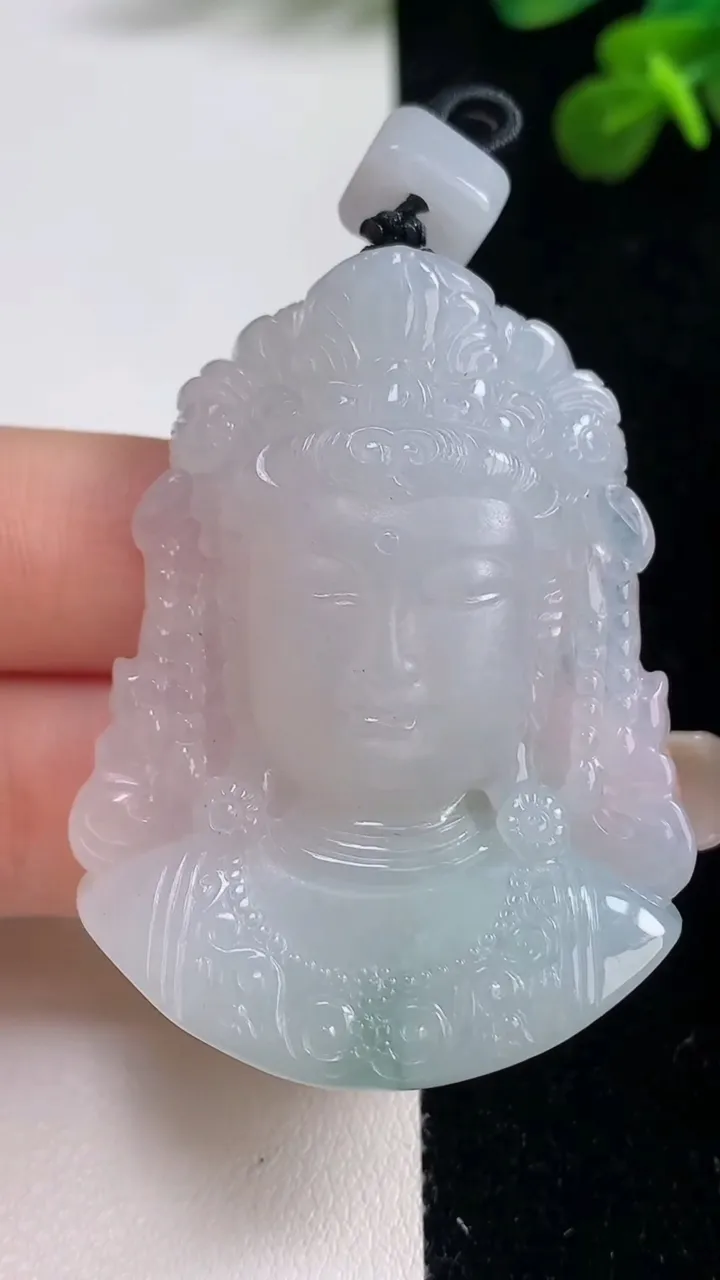 天然A货翡翠冰种飘花观音头吊坠，尺寸49.8-37-11，重量:34.05g
9月6日