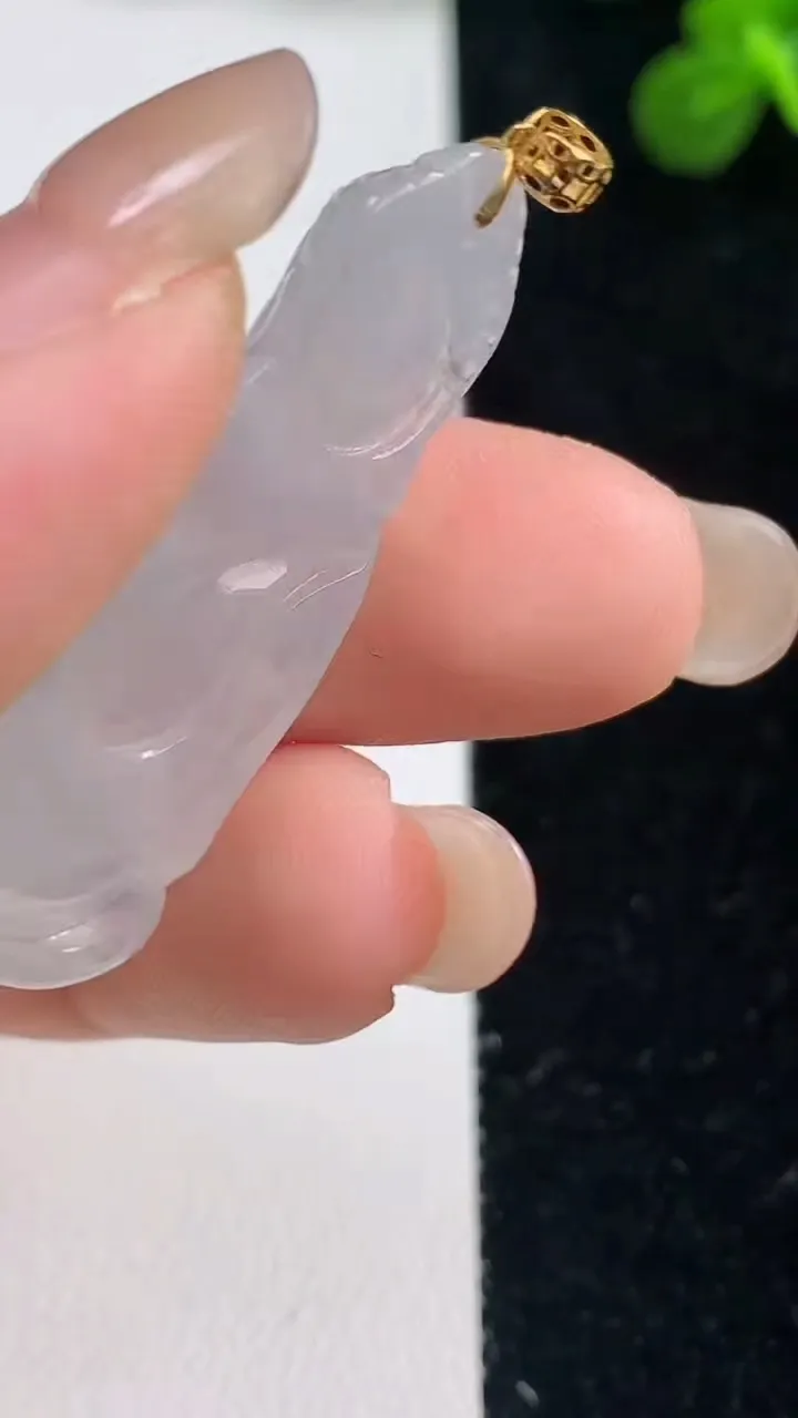 天然A货翡翠种白冰站佛 佛公吊坠，尺寸37.6-16.4-5.3，重量:5.58g
9月6日