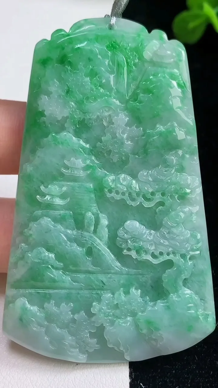 天然A货翡翠山水牌吊坠，尺寸70-43.4-4.5，重量:31.20g
9月6日