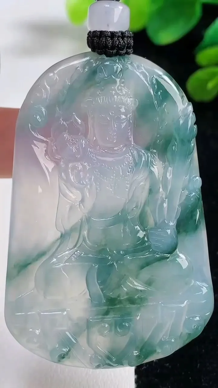 天然A货翡翠种飘花虚空藏观音菩萨吊坠，尺寸58.6-39.8-4.8，重量:32.93g
9月6日