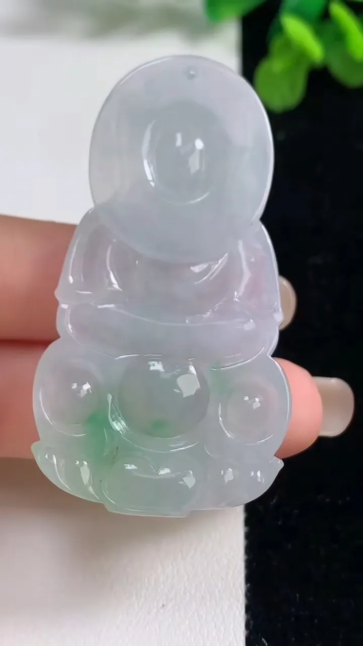 天然A货翡翠正装观音菩萨吊坠，尺寸57.4-31.4-6.4，重量:19.25g
9月6日