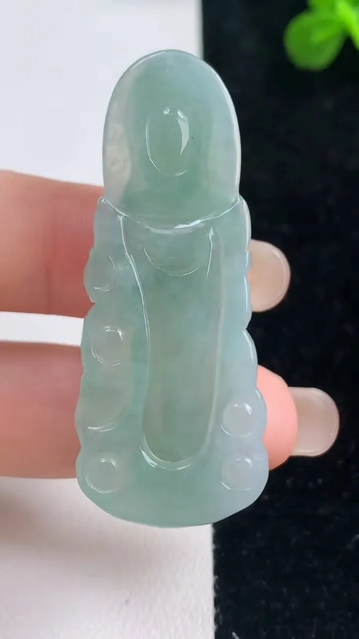 天然A货翡翠观音菩萨吊坠，尺寸50-19.6-5.3，重量:10.23g
9月6日
