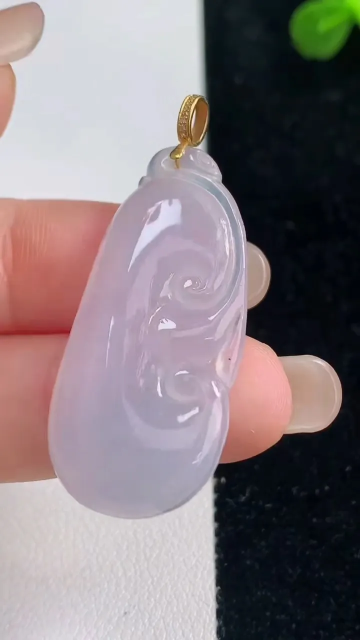 天然A货翡翠种紫罗兰如意吊坠，尺寸36.2-18.4-5，重量:5.92g
9月6日