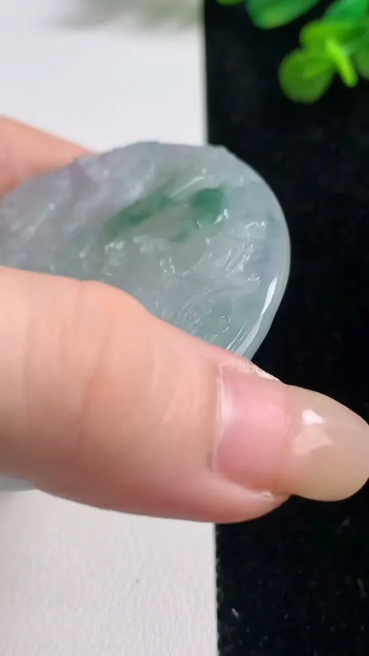 天然A货翡翠牌吊坠，尺寸56-4.6，重量:30.68g
9月6日
