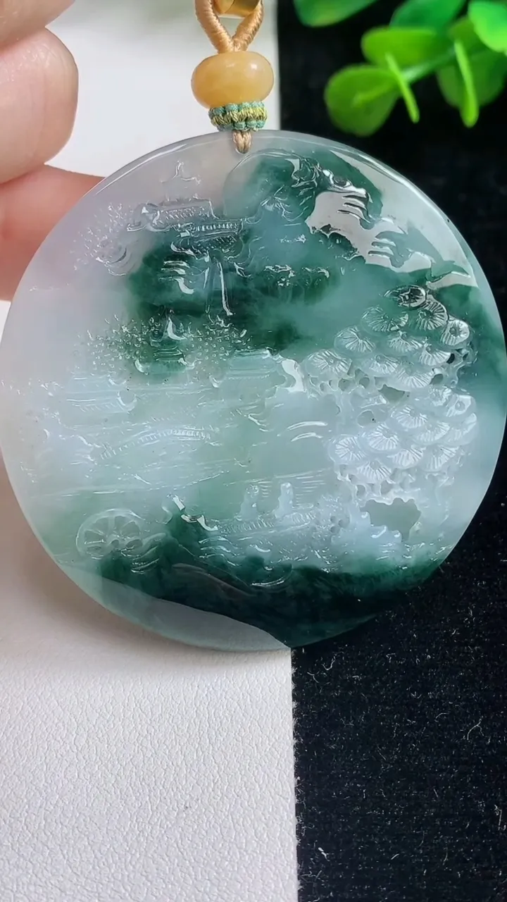 天然A货翡翠牌吊坠，尺寸54-5.7，重量:43.17g
9月6日