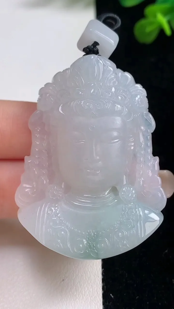 天然A货翡翠冰种飘花观音头吊坠，尺寸49.8-37-11，重量:34.05g
9月6日