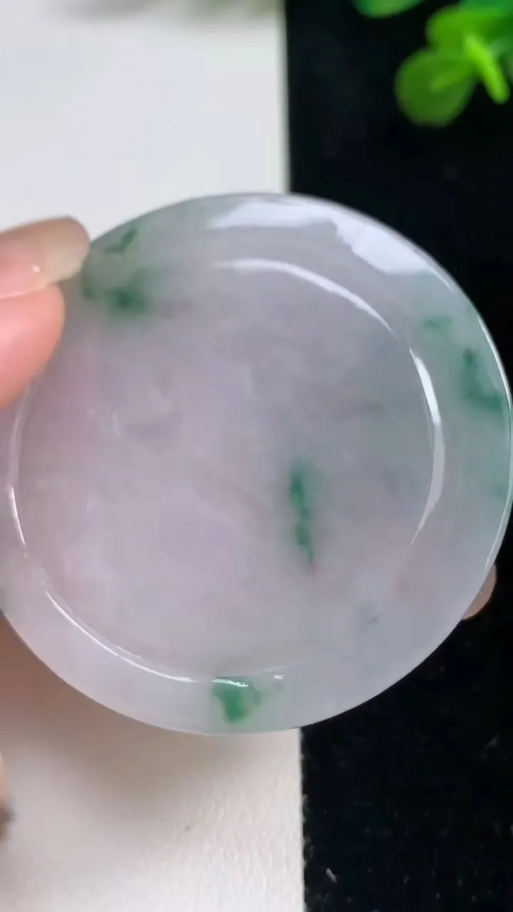 天然A货翡翠冰种飘花生肖马吊坠，尺寸48.6-4，重量:21.26g
9月6日