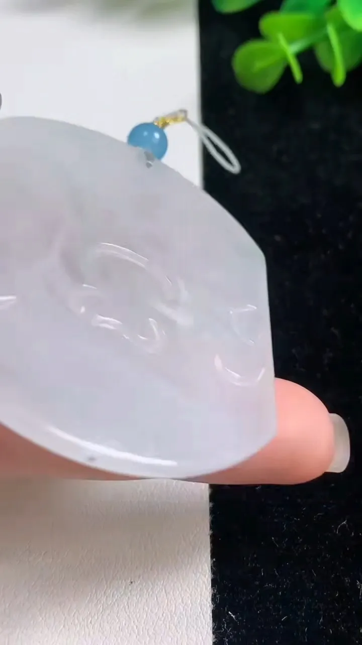 天然A货翡翠虚空藏观音菩萨吊坠，尺寸54.8-47-5，重量:32.14g
9月6日
