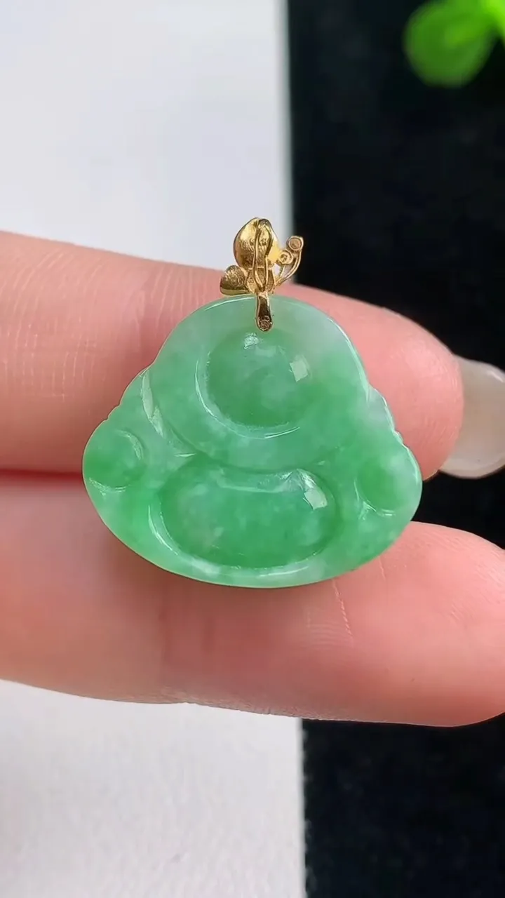 天然A货翡翠佛公吊坠，尺寸18.2-21-5，重量:3.25g
9月6日