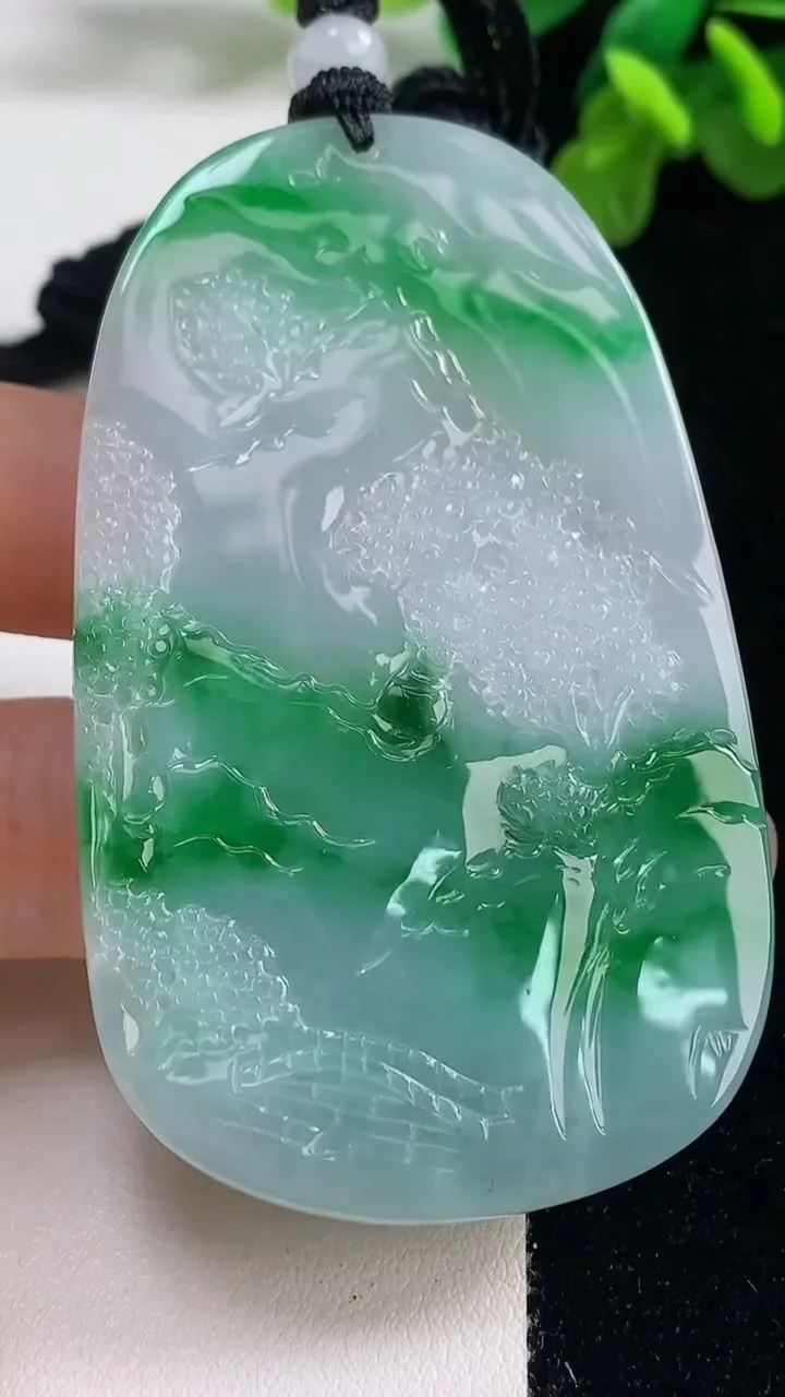 天然A货翡翠山水牌吊坠，尺寸68.8-41.6-5.5，重量:43.25g
9月6日