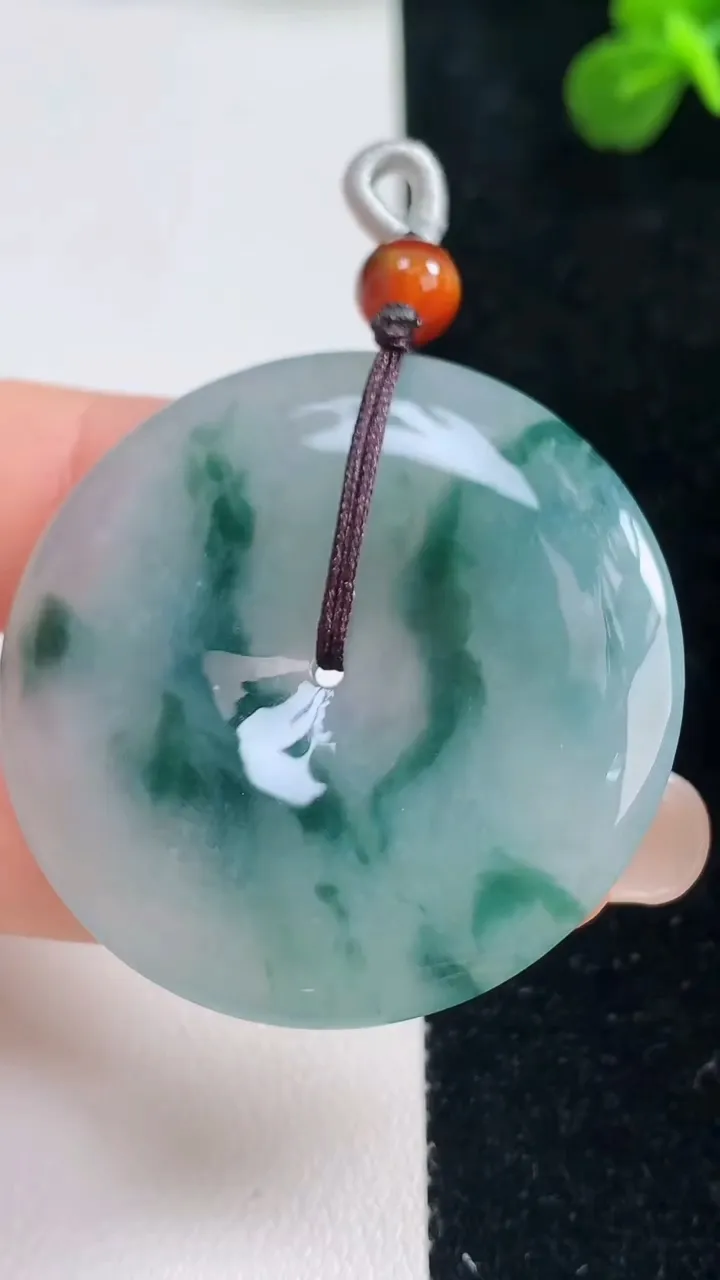 天然A货翡翠冰种飘花平安扣吊坠，尺寸38.8-5，重量:17.05g
9月6日