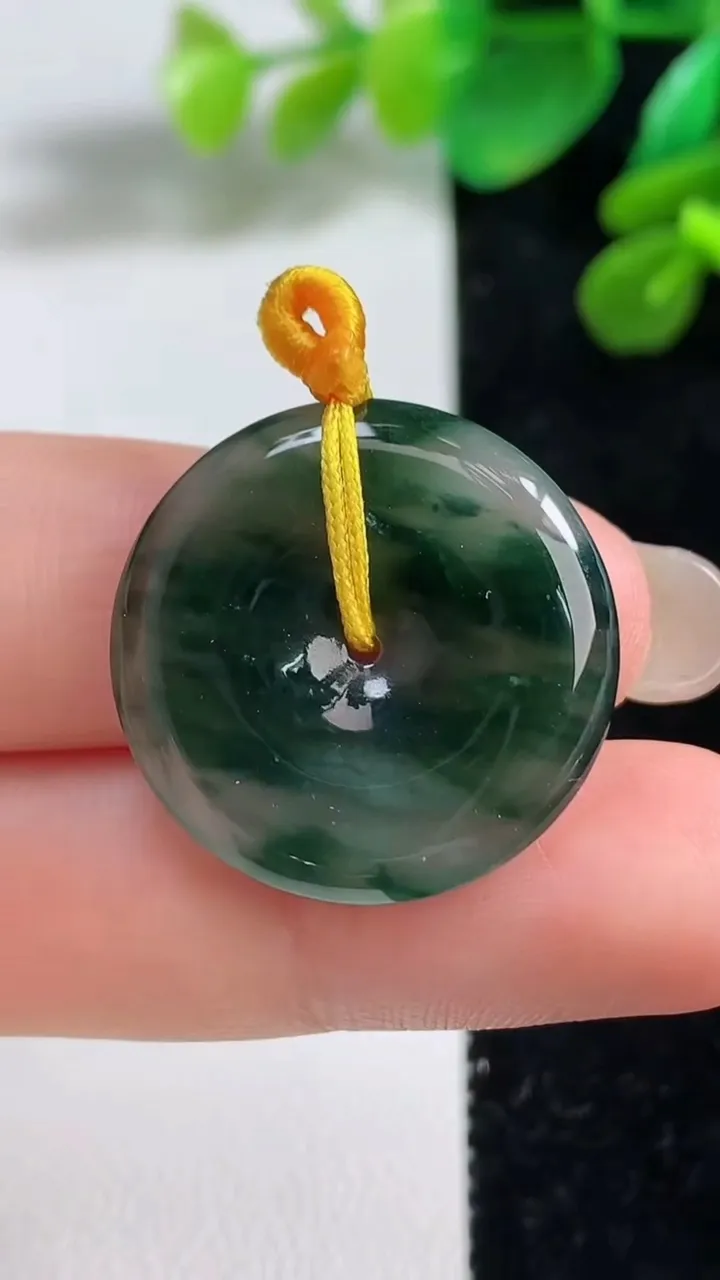 天然A货翡翠冰种飘花平安扣吊坠，尺寸24-3.8，重量:4.95g
9月7日