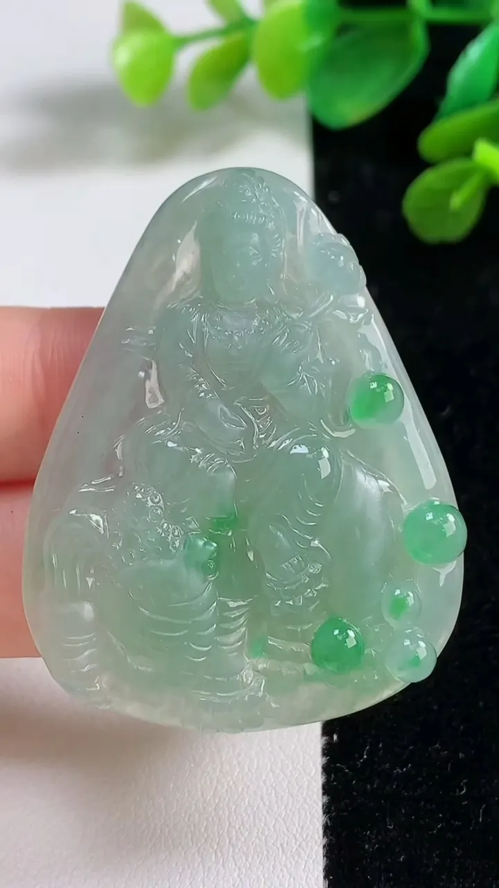 天然A货翡翠普贤菩萨吊坠，尺寸48.2-37.8-6，重量:18.03g
9月7日