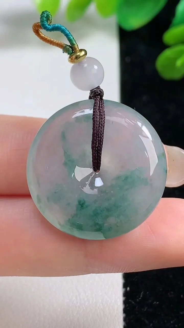 天然A货翡翠冰种飘花平安扣吊坠，尺寸26-6，重量:8.82g
9月7日