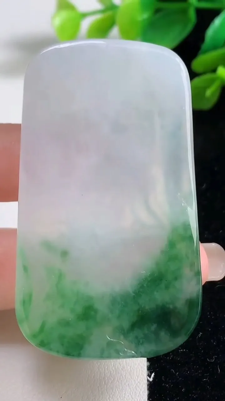 天然A货翡翠祥龙观音菩萨吊坠，尺寸60.4-34.6-6，重量:33.12g
9月7日