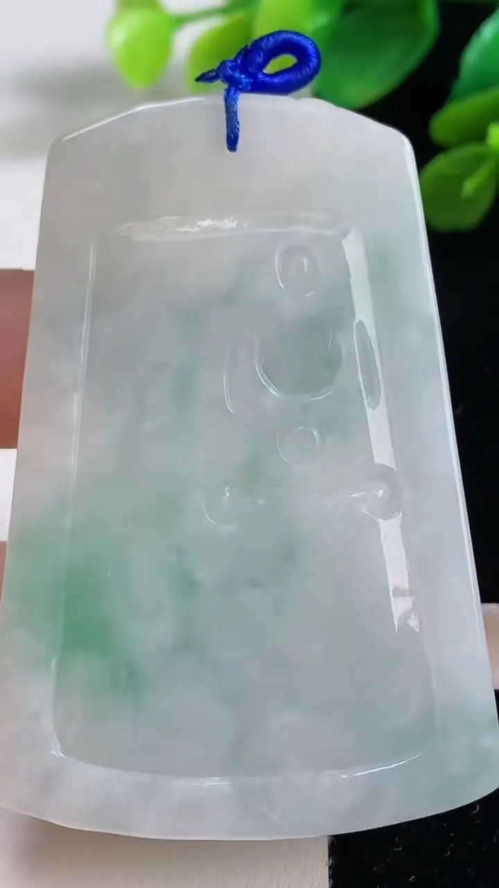 天然A货翡翠普贤菩萨吊坠，尺寸62.5-42.8-5.7，重量:32.30g
9月7日