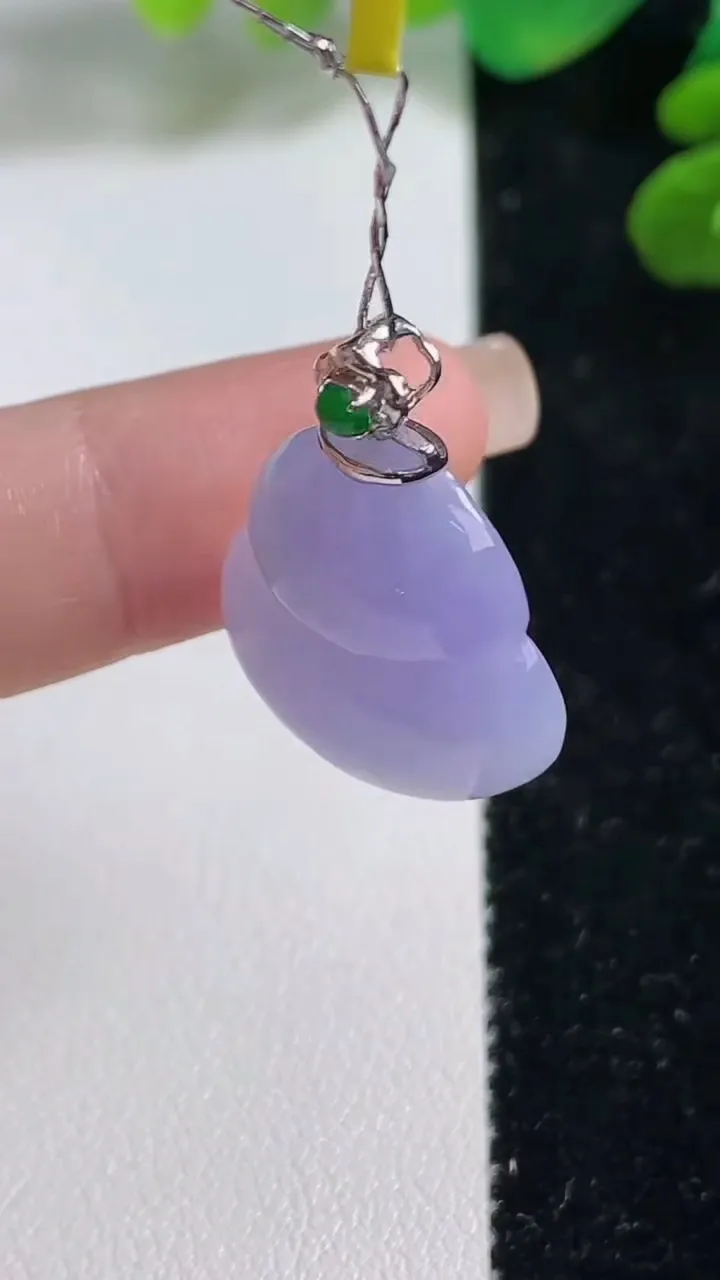天然A货翡翠18k金紫罗兰葫芦吊坠，尺寸20-18.7-6，重量:5.01g
9月7日