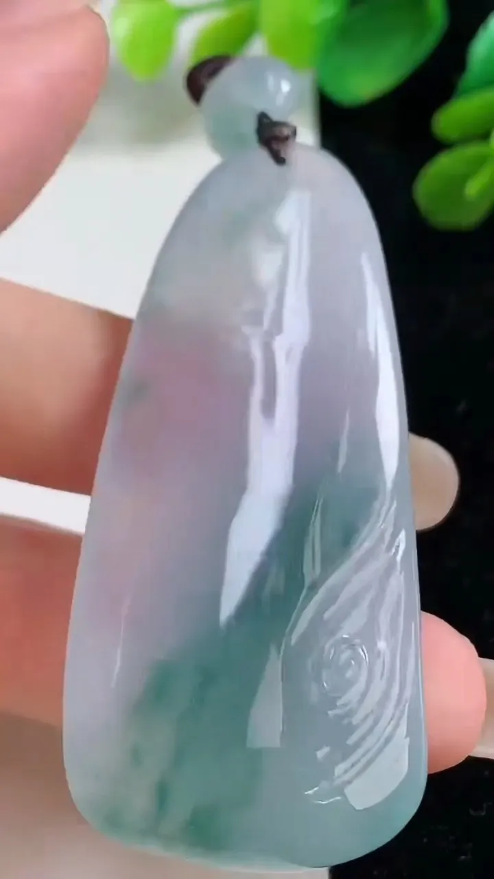 天然A货翡翠种飘花大势至观音菩萨吊坠，尺寸61.3-27.2-10.4，重量:29.79g
9月7日