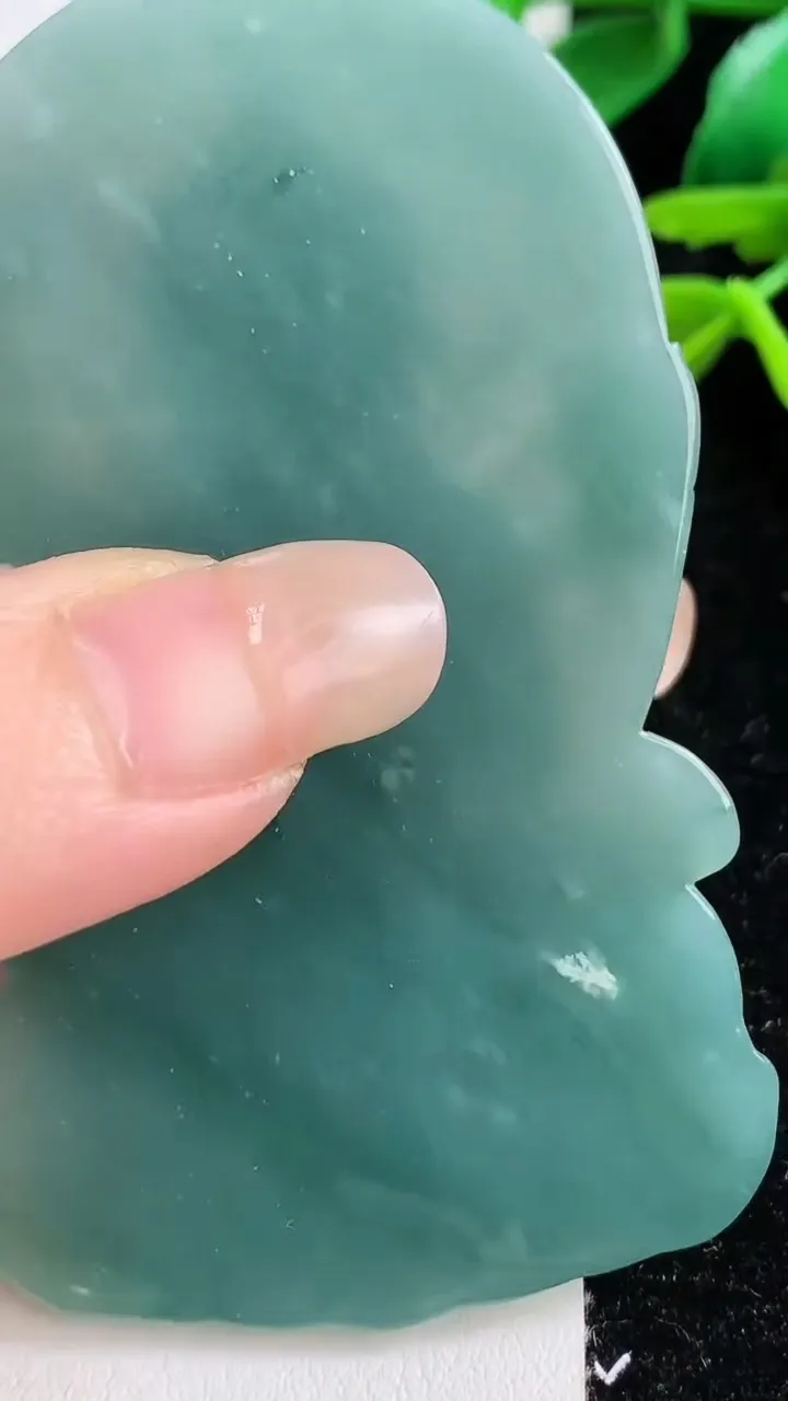 天然A货翡翠蓝水千手观音吊坠，尺寸73-45-6，重:39.62g
9月7日