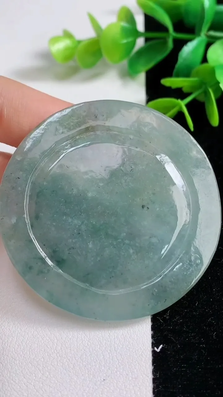 天然A货翡翠乌鸡种大势至观音菩萨吊坠，尺寸55-6.2，重:37.20g
9月7日