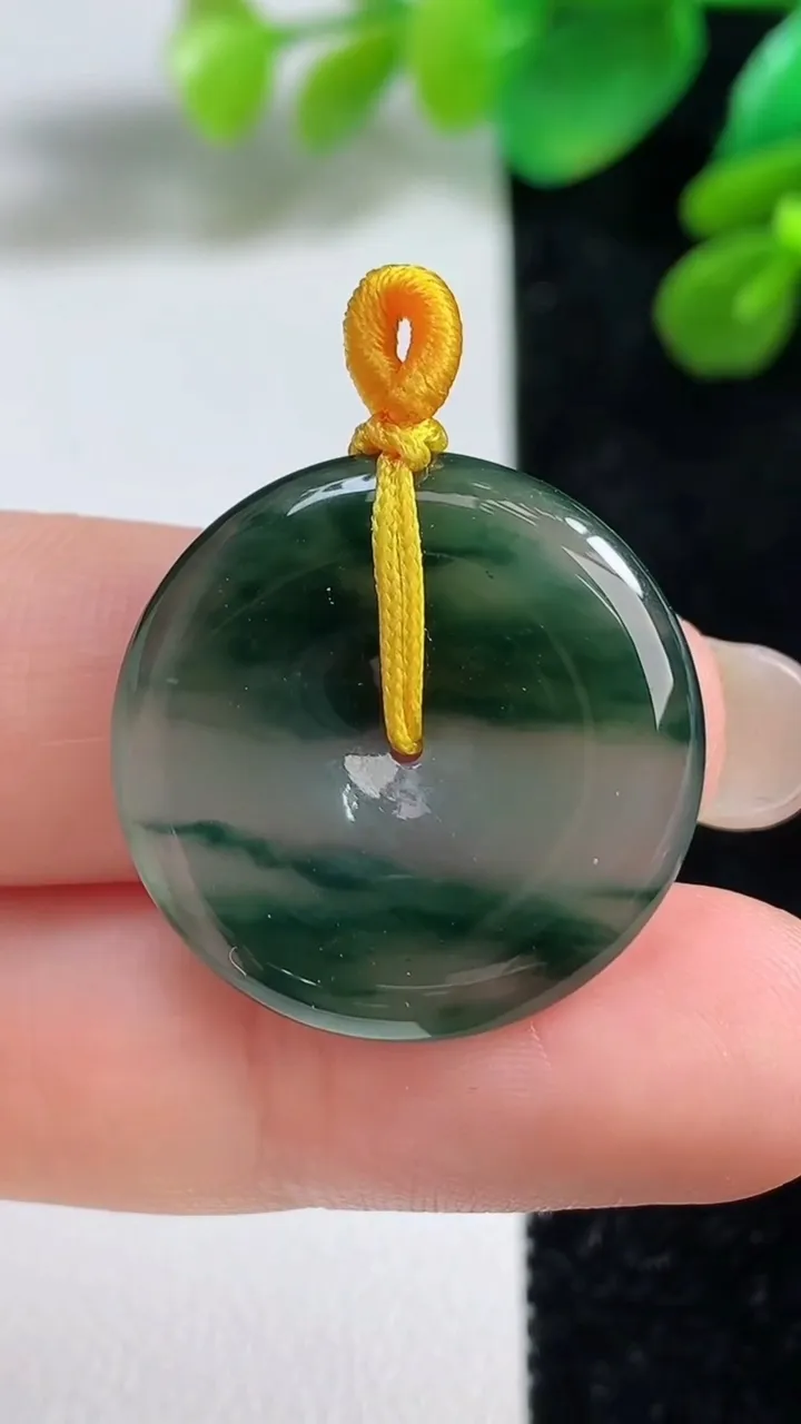 天然A货翡翠冰种飘花平安扣吊坠，尺寸24-4，重量:5.04g
9月7日