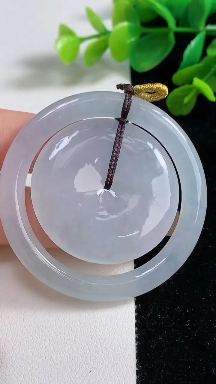天然A货翡翠母子平安扣吊坠，尺寸54.5-5.4，重量:34.56g
9月7日
