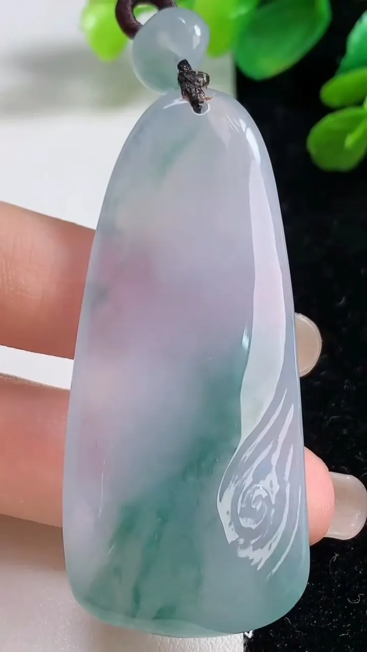 天然A货翡翠种飘花大势至观音菩萨吊坠，尺寸61.3-27.2-10.4，重量:29.79g
9月7日