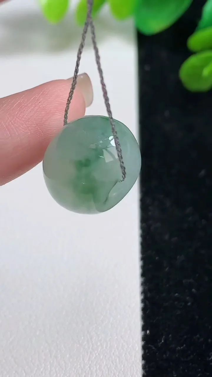 天然A货翡翠冰种飘花路路通吊坠，尺寸15.6-12，重量:5.82g
9月7日