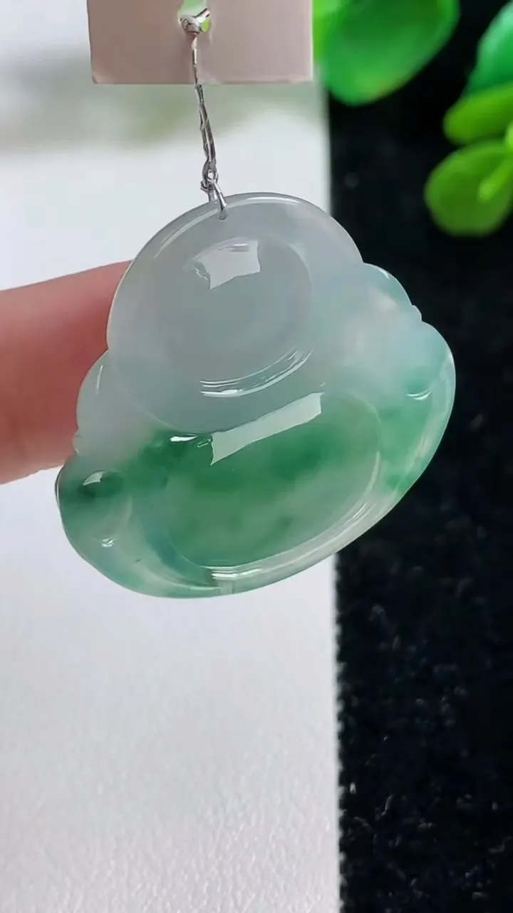 天然A货翡翠佛公吊坠，尺寸27-32-6.2，重量:8.50g
9月7日