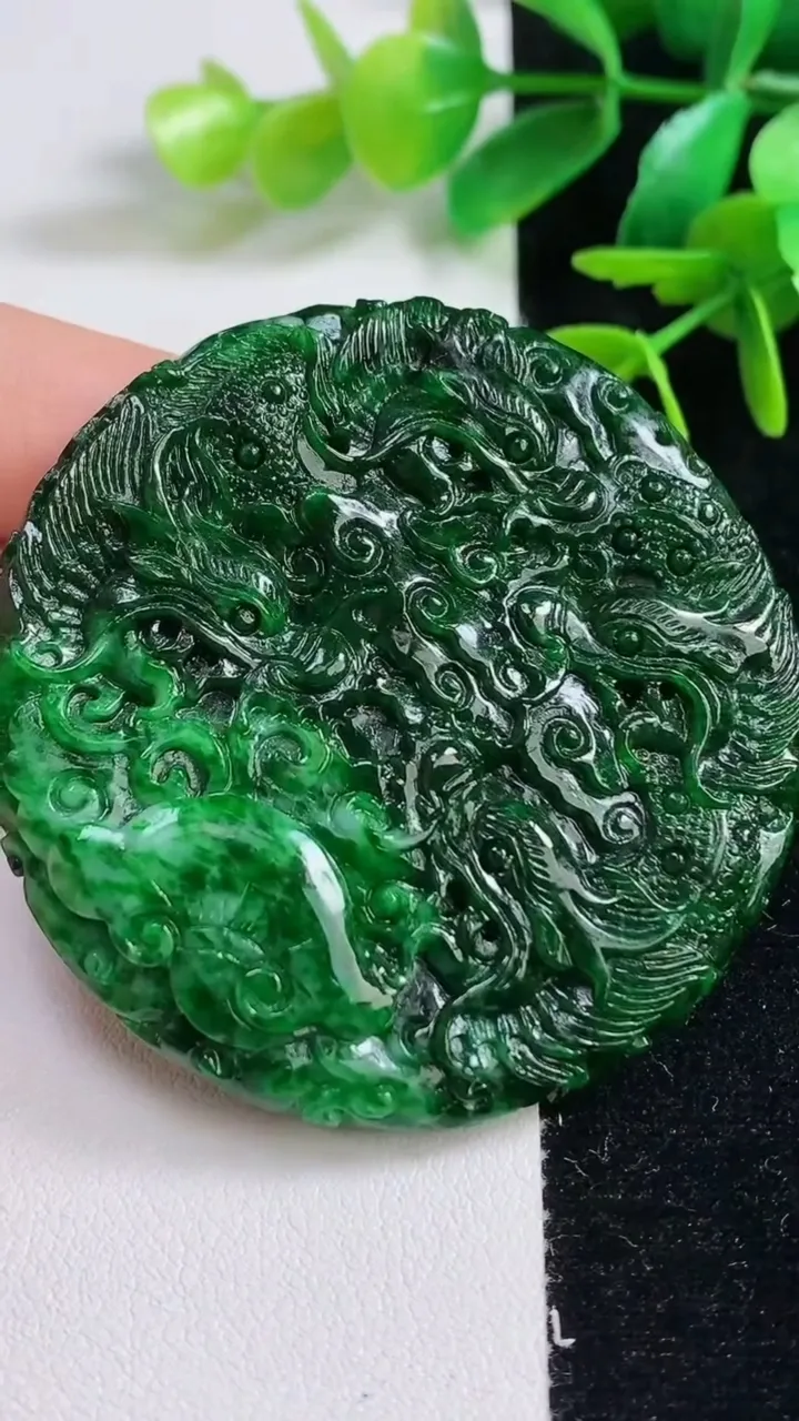 天然A货翡翠文殊菩萨吊坠，尺寸58-35.8-5.8，重:26.78g
9月7日
