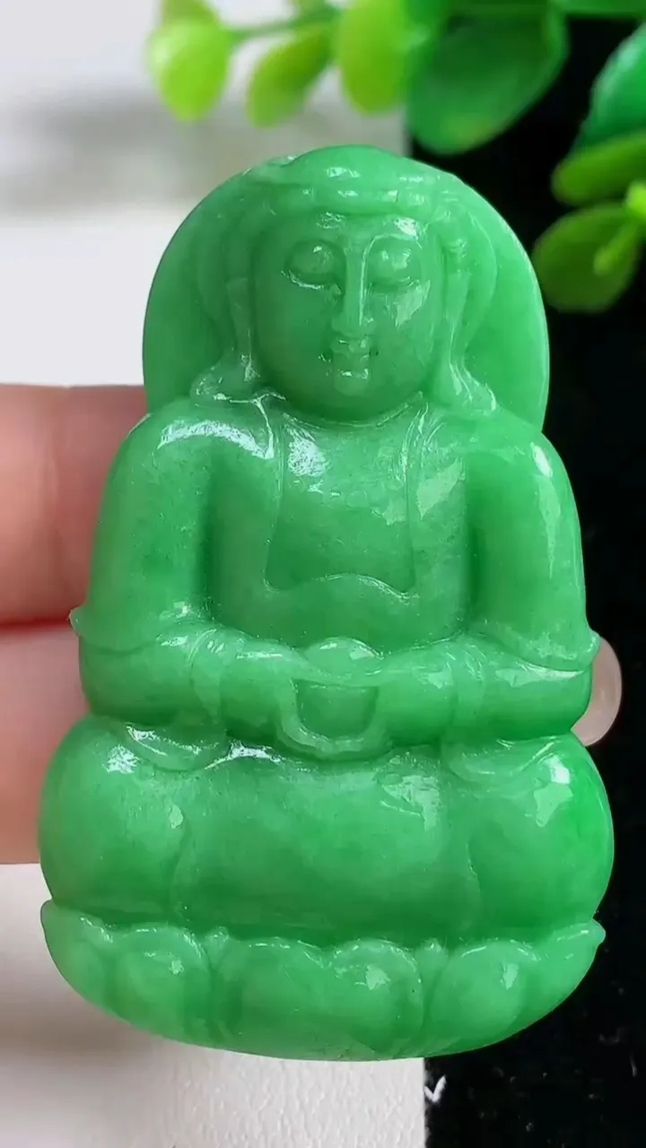 天然A货翡翠观音菩萨吊坠，尺寸55.8-35.2-7，重量:26.27g
9月7日