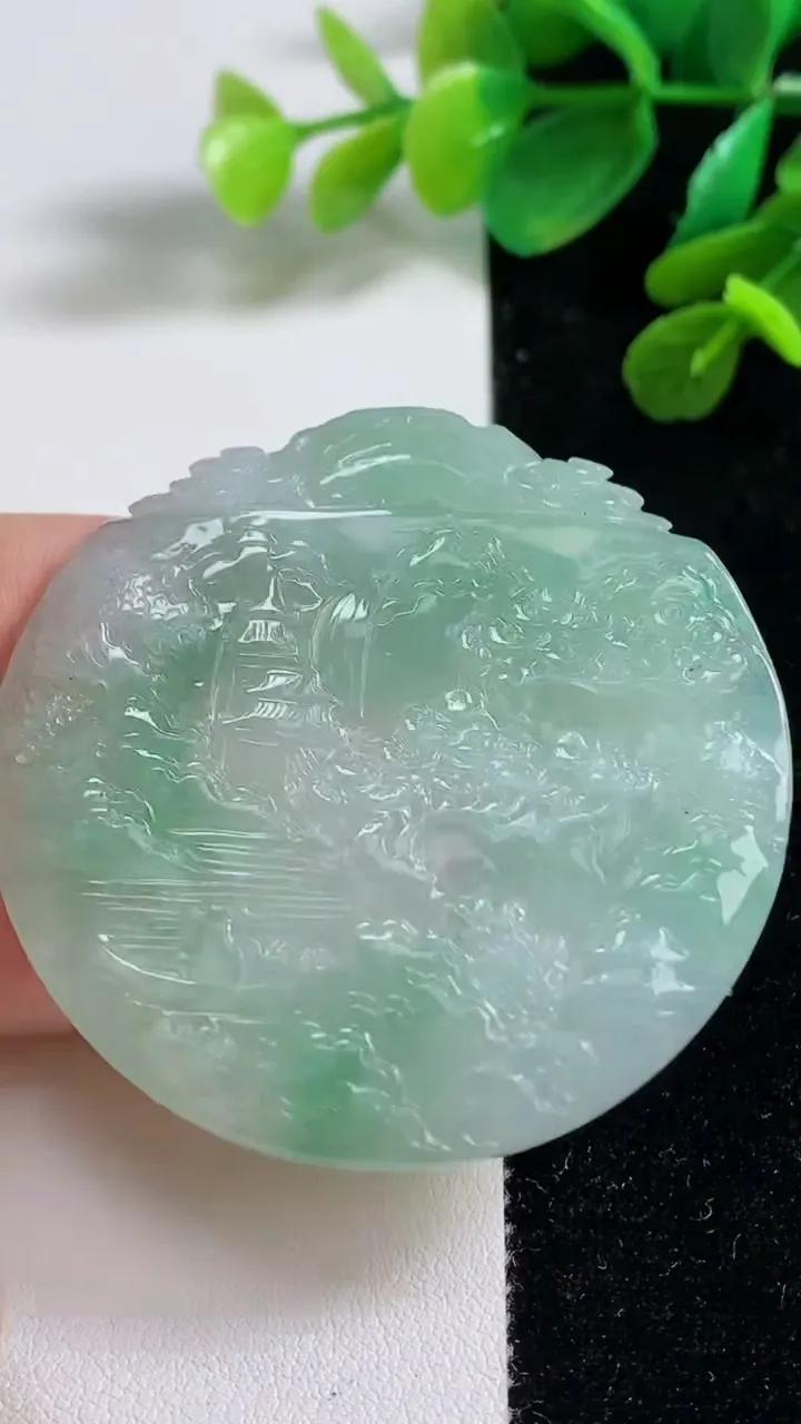 天然A货翡翠山水牌吊坠，尺寸51.7-5.5，重量:30.60g
9月7日